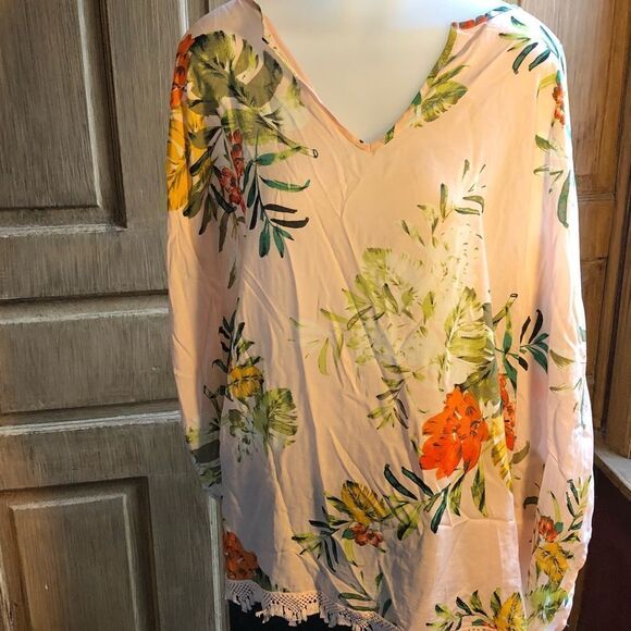 Women’s New York & Co Shaw   - Picture 2 of 5